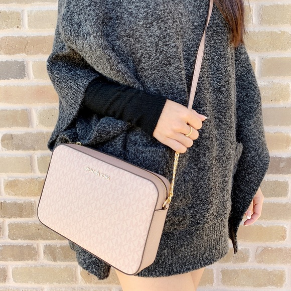 Gaby’sBags-NWT Michael Kors Crossbody&Wallet SET - Picture 3 of 4